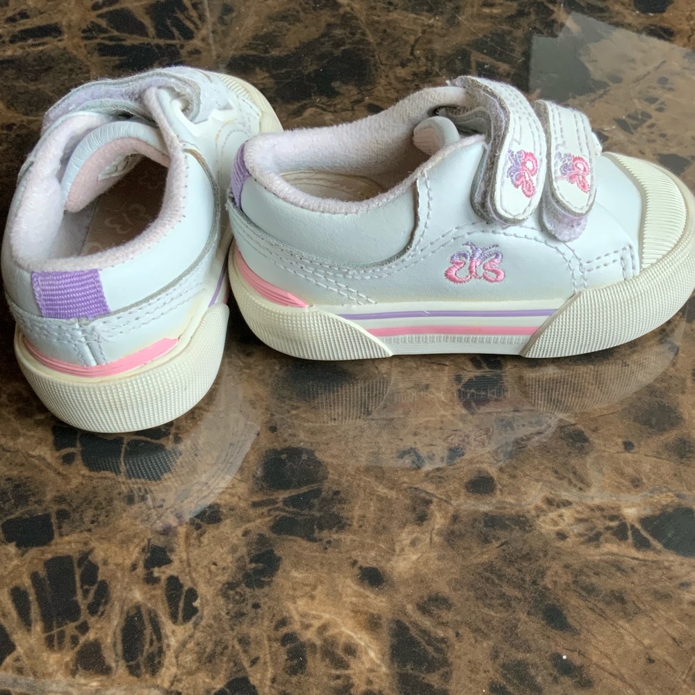 Girls shoes